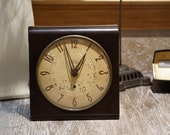Vintage 1948 Westclox Big Ben S6-D Electric Brown Bakelite Alarm Clock with Non-Luminous Dial Off-White Center with Beige Surround