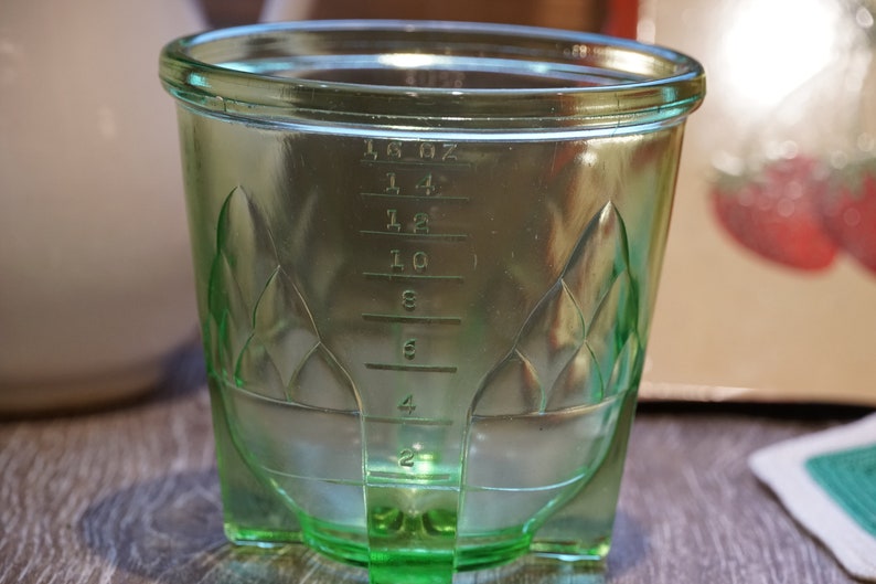 Vintage 1920s A /& J Uranium Glass 2 Cup Art Deco Mixer Base Measuring Cup with Pointed Arches Footed