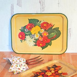 Vintage 1950s Metal Litho Lap Trays, 17 1/2" Colorful Garden Flowers on a Straw Background, Green Trim, & 14" Rattan Dahlias Tray, Cottage