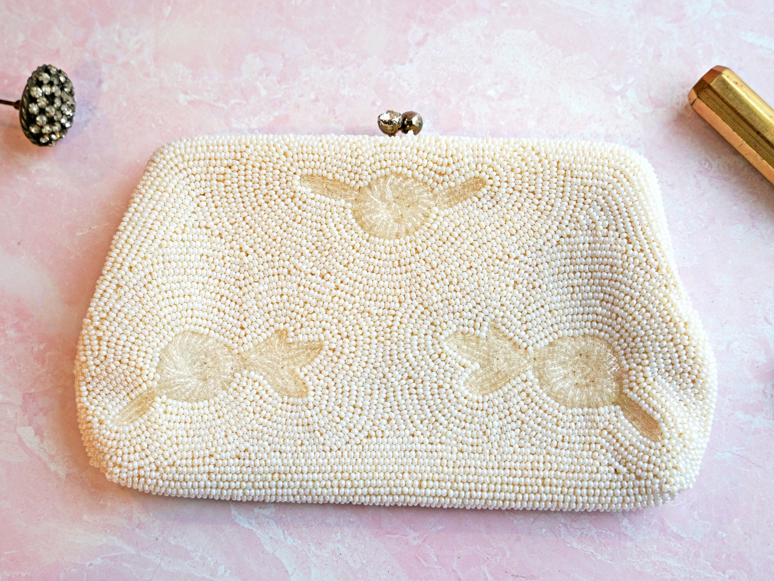 VTG 1950’S LA REGALE HAND BEADED IVORY SEED PEARLS SEQUINS CLUTCH PURSE  JAPAN!!