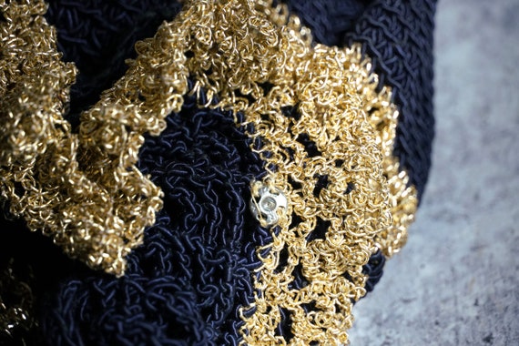 Vintage 1940s - 1950s Black and Gold Crochet Hiaw… - image 7