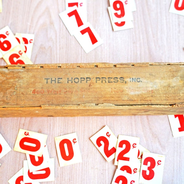 Vintage 1920s The Hopp Press Grocery Store Price Numbers, 0-9, 122 Pieces, Red & White, 1 1/4",  Pat 1346028, Original Dovetail Joint Crate