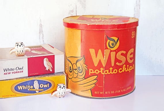 Vintage 1968 Borden's Wise Potato Chips, Red Coated Paper Drum with Owl Design, 1 lb Size, Collectible Food Advertising, Farmhouse Kitchen