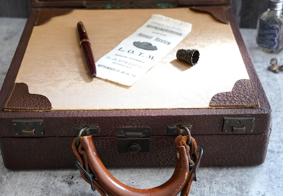 Vintage English tan leather vanity case in Antique Luggage & Bags