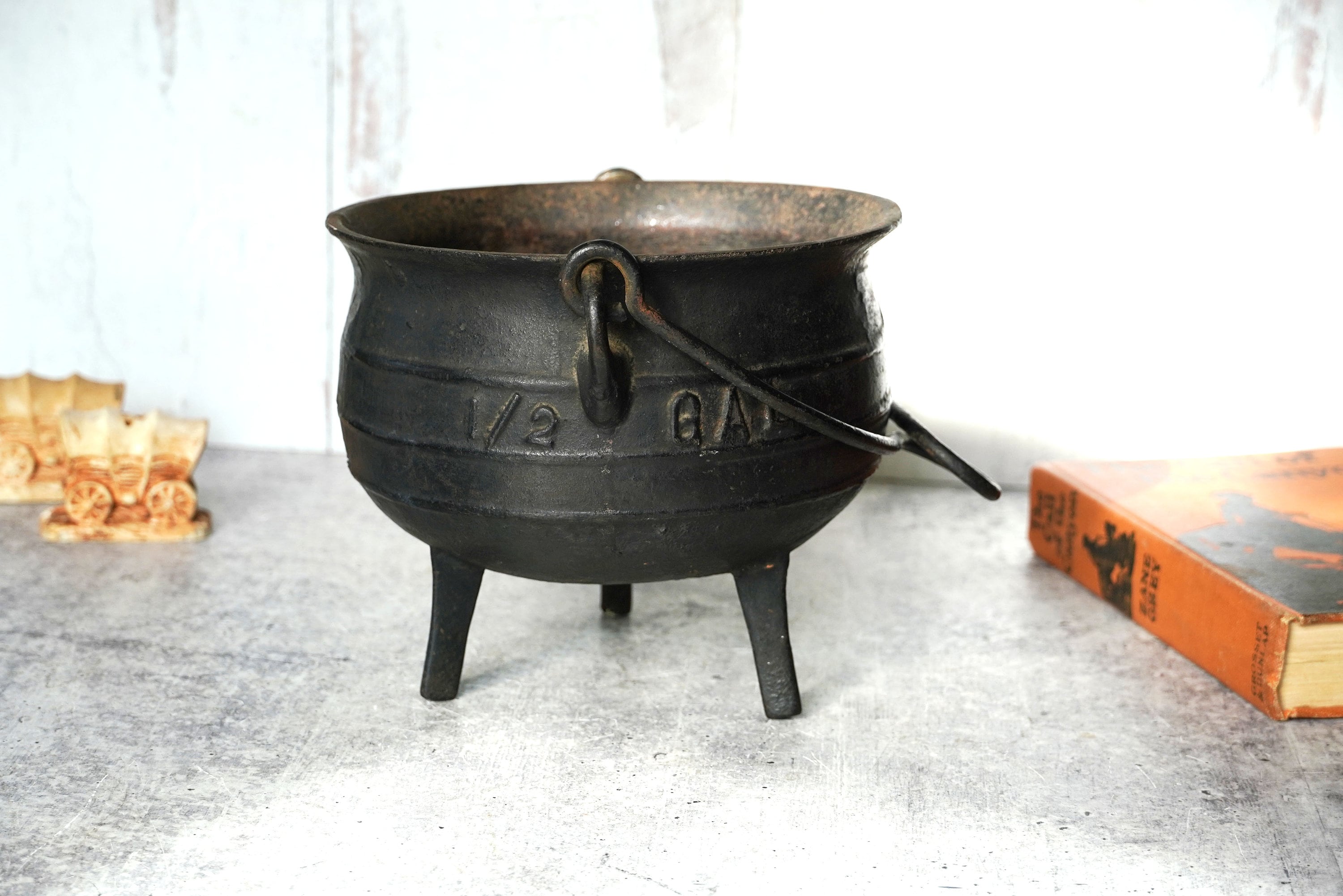 Lot - Antique c. 1900 Jumbo 8 Cast Iron Small Pot w/ Handle