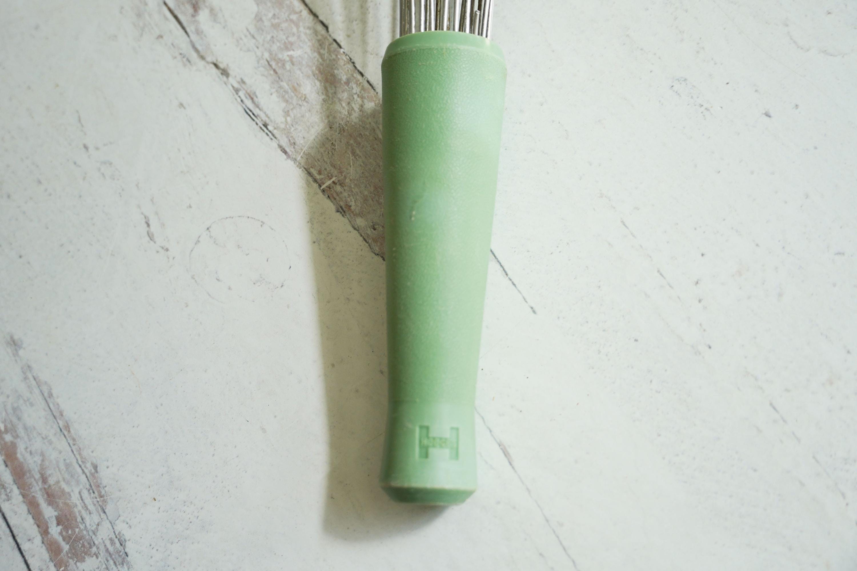 Vintage Hodges Mint Green Plastic Handle Wire Wisk 14