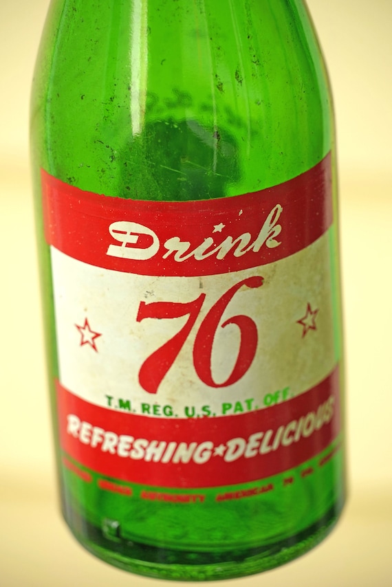Vintage Green Glass Duraglas 76 Soda Pop Bottle, 7 Oz., Red