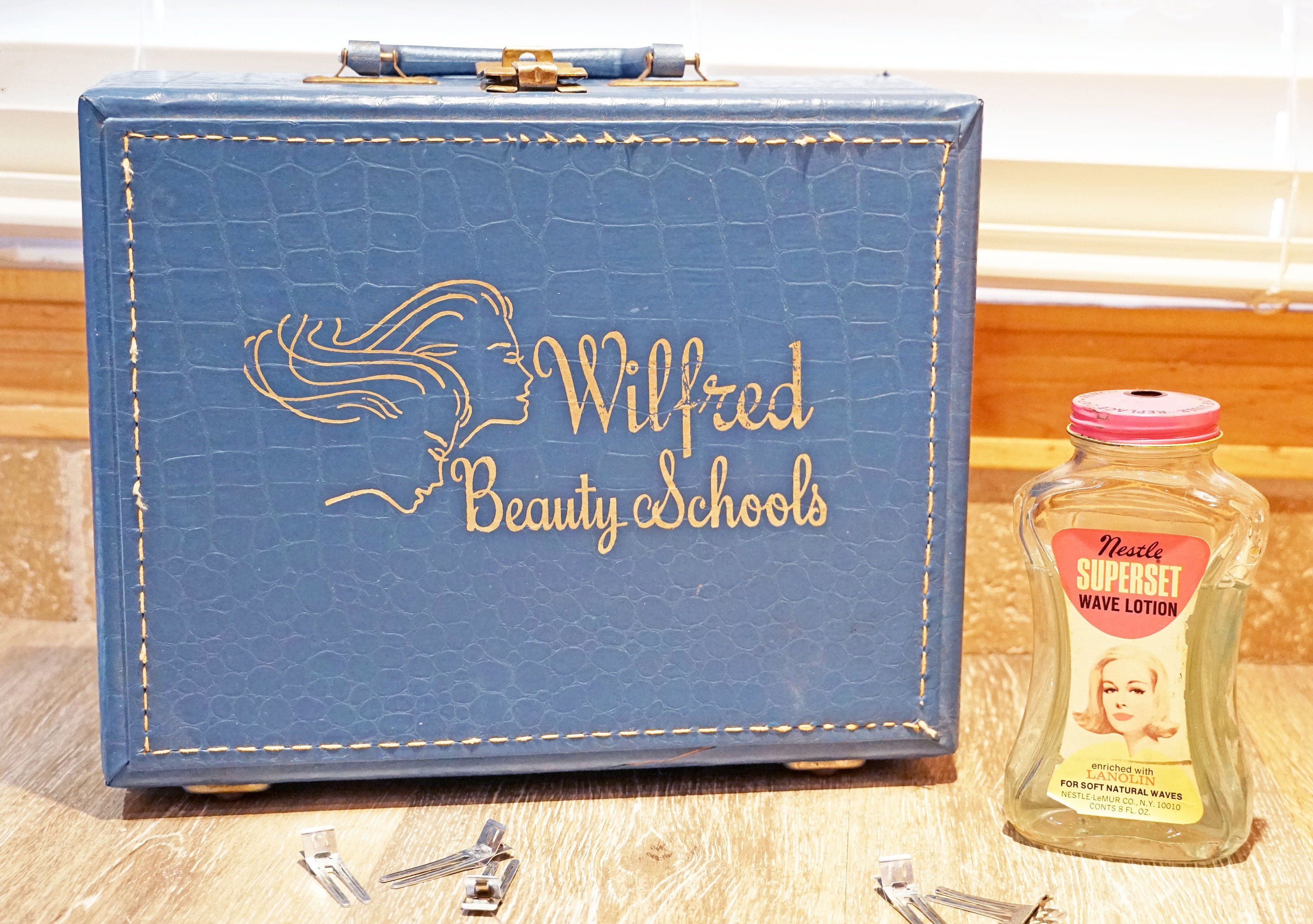 Vintage 1930s - 1940s Wilfred's Beauty School Blue Crocodile