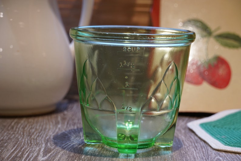 Vintage 1920s A /& J Uranium Glass 2 Cup Art Deco Mixer Base Measuring Cup with Pointed Arches Footed