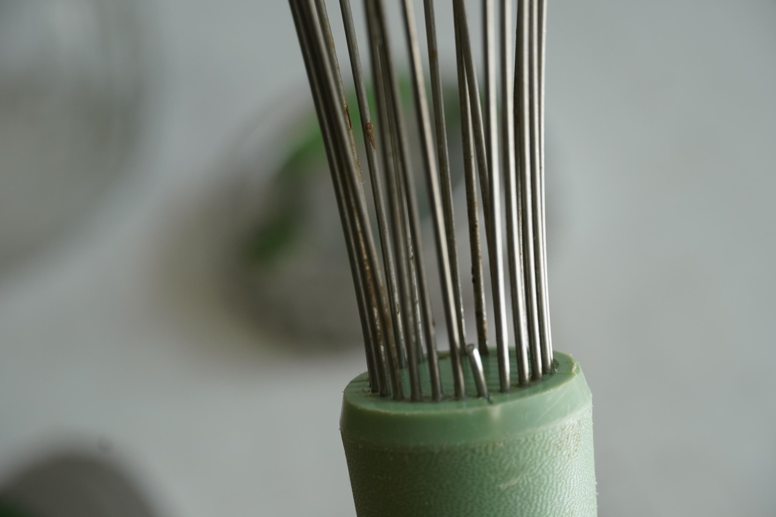 Vintage Hodges Mint Green Plastic Handle Wire Wisk 14