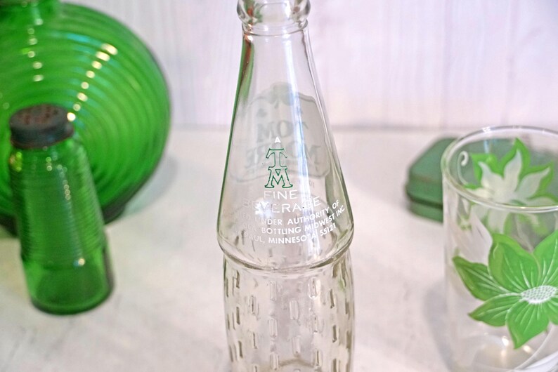 Vintage Mid Century Tom Moore Fine Beverages Bottle 10 oz, Textured Clear Glass, Green & White Shamrock Design, Coca Cola Bottling, St Paul image 5