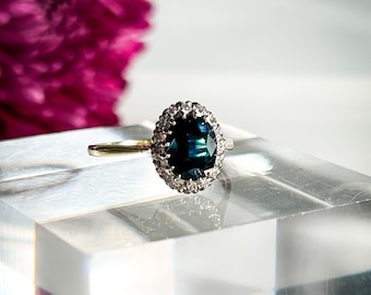 Vintage Sapphire and Diamond Ring in 18ct Yellow Gold