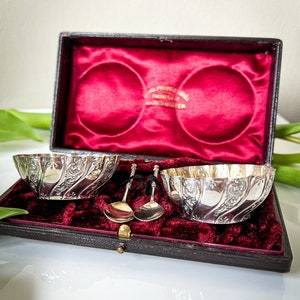 Antique Victorian Set of Silver Table Salts and Spoons in Original Box - R F Mosley & Co 1892