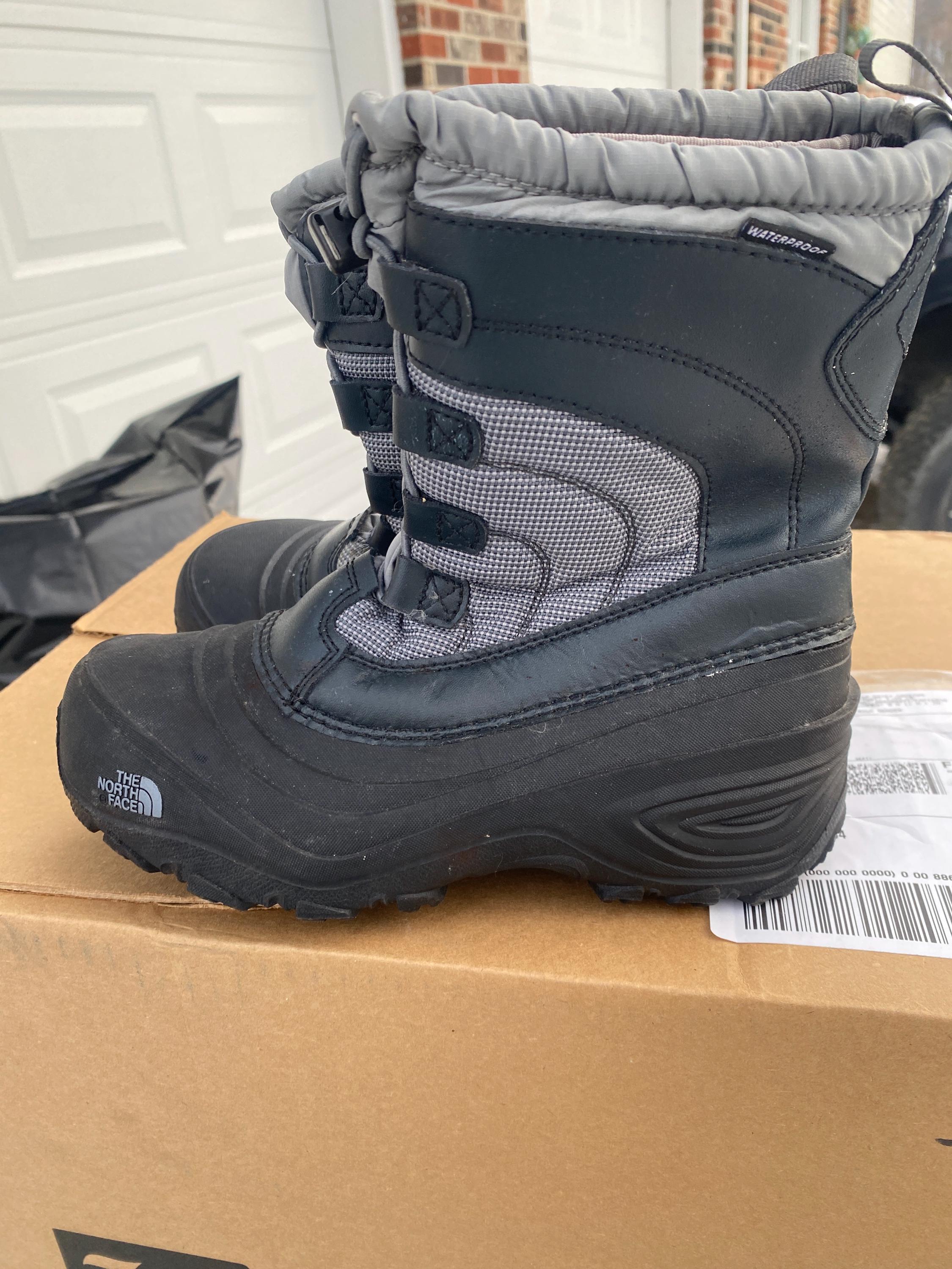 The North Face Men\'s Grey and Teal Snow Boots Size 11 The North Face Alpenglow IV Boots - Youth | Snowboards.com main image 2