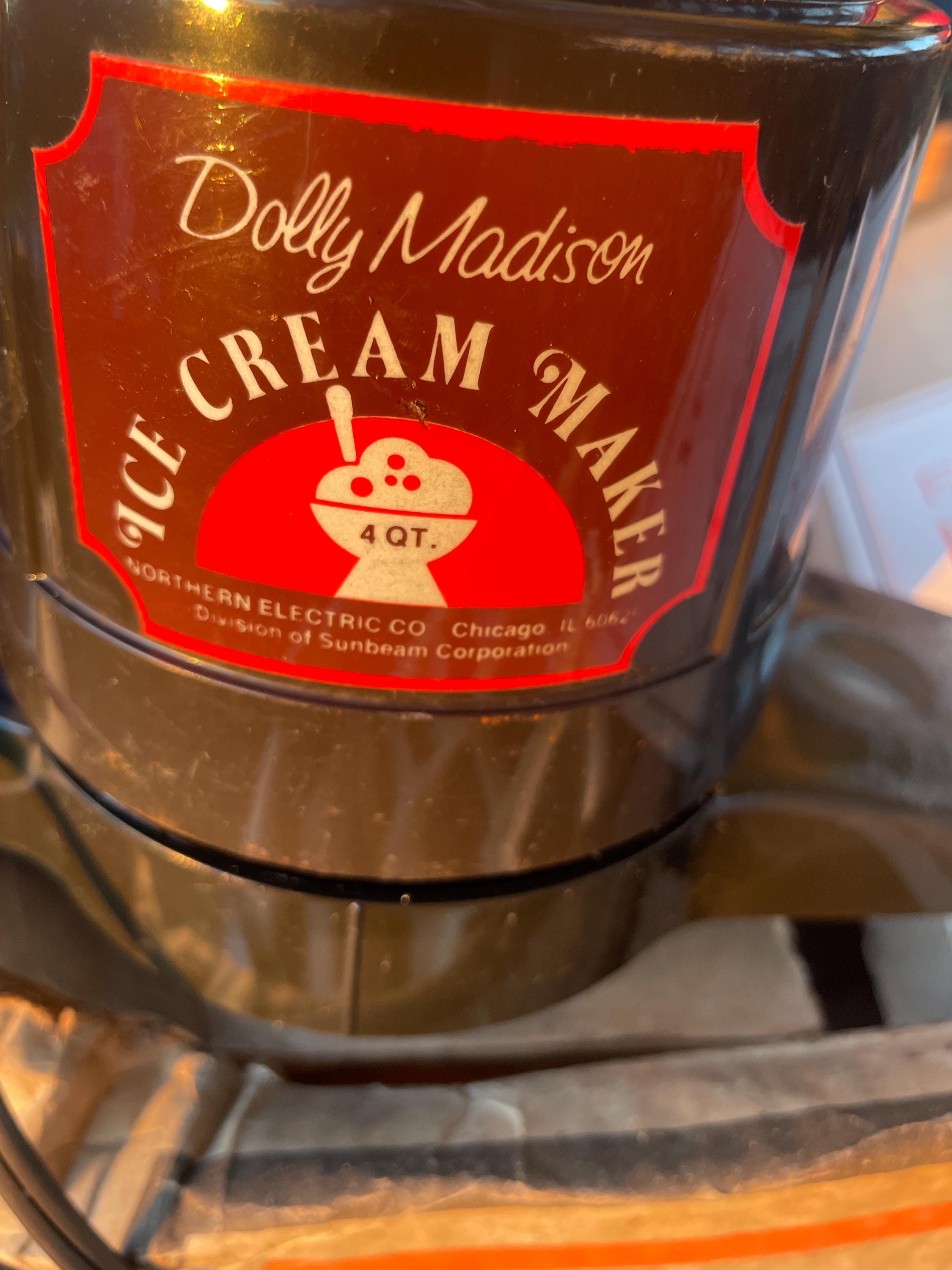 Vintage Dolly Madison 4-quart Electric Ice Cream Maker / Freezer