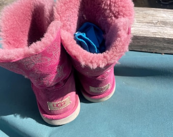 Ugg boots boots Pink  shoes  Youth Size: 4.