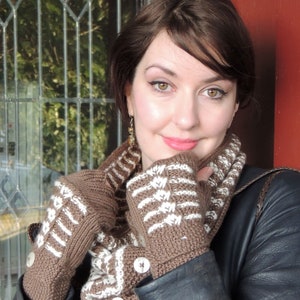 Moose Tracks Fingerless Gloves and Cowl Set, Slipped St Knitting Pattern, Gloves with a Pocket