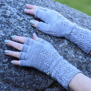 Fingerless Glove Knitting Pattern, Piccolo Gloves knitting pattern