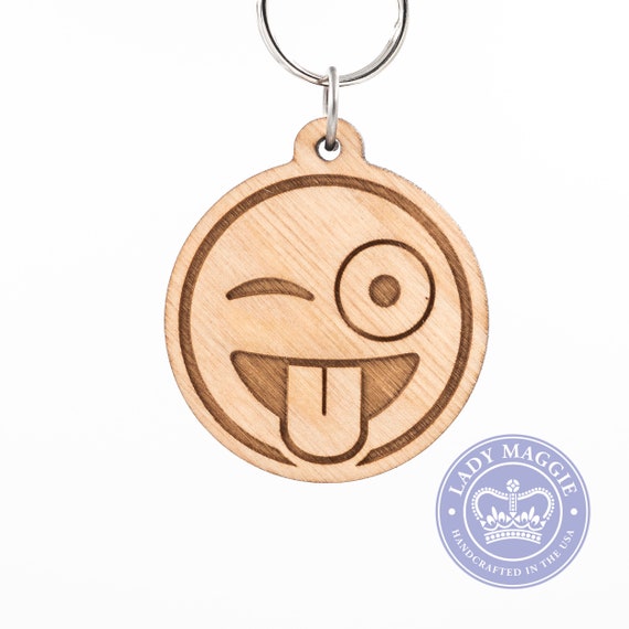 Winking Eye Emoji Porte-clés en bois Crazy Face Emoji Carved Wood