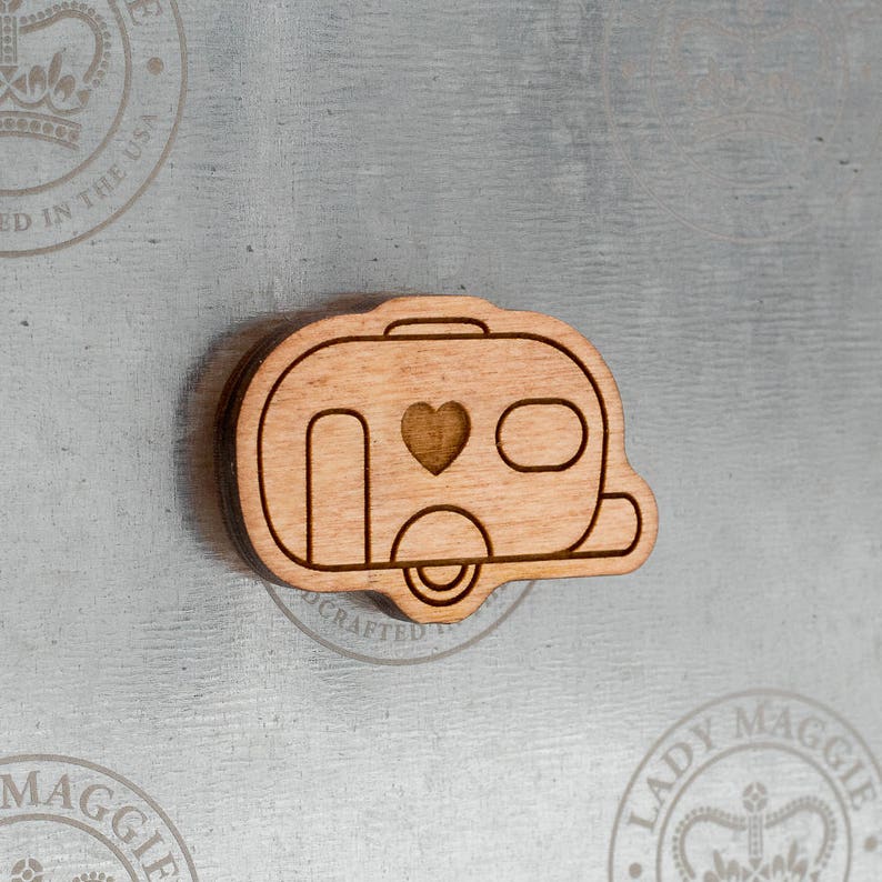 Camper Magnet Camper Van Wood Magnet Camper Trailer Engraved Magnet Single Wheel Camper Tow Behind Camper Camping Trailer Magnet