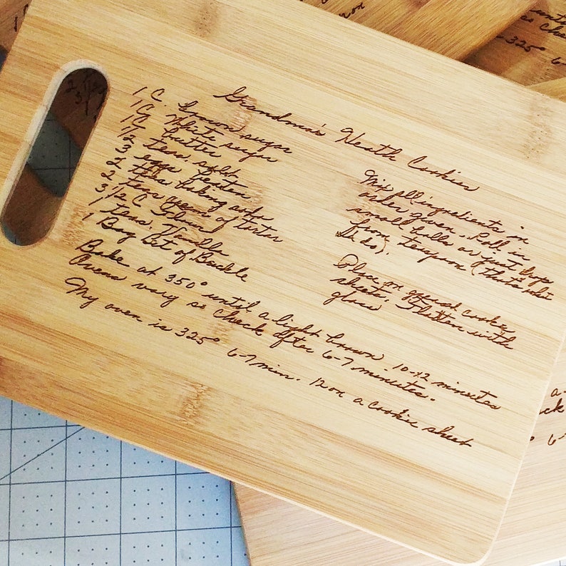 Custom Engraved Handwriting Family Recipe Paddle Cutting Board 13.5x7 Handwritten Recipe Board Grandmas Recipe Gift for Mom Mothers Day Bild 6