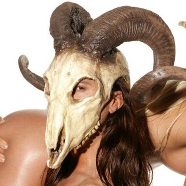 ram skull mask in L/XL