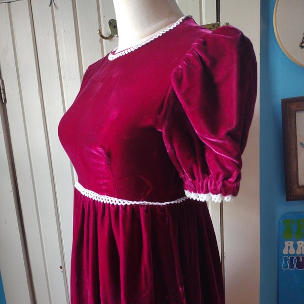 vintage 60s 70s burgundy velvet dress xs fitted floor length empire waist long shirt puffed sleeves lace trim