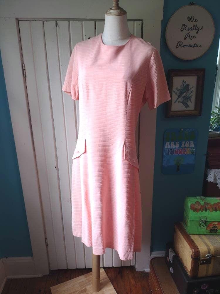 Alden, Vintage Ribbed Peach 60s Dress M L Lady Alden Shop Short Sleeve Midi Metal Zipper