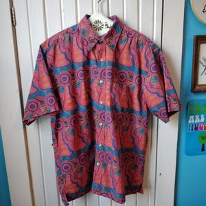 Vintage Colorful Men&#39;s Button Down Shirt On Safari Red Blue Pink Bright L Embroidered Lizard Pocket