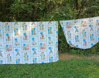 Vintage jaren 70 Holly Hobbie complete lakenset van mousseline in wit, blauw, roze en geel, cottagecore, bloemenpatchwork, zonnebloem, prairie girl stijl, plat en hoeslaken, 2 stuks.