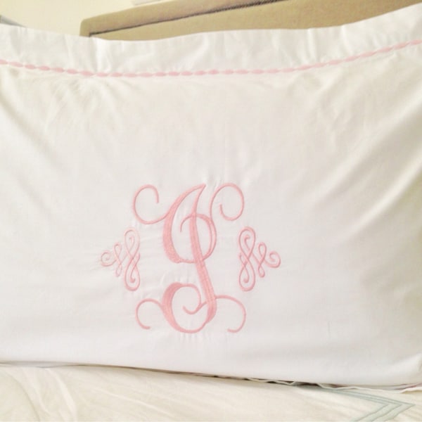 Funda de almohada con monograma y borde bordado personalizado