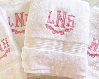 Monogram Embroidered Applique Terry Cloth Bath Towel / Graduation Gift / Couples Present / Home Decor