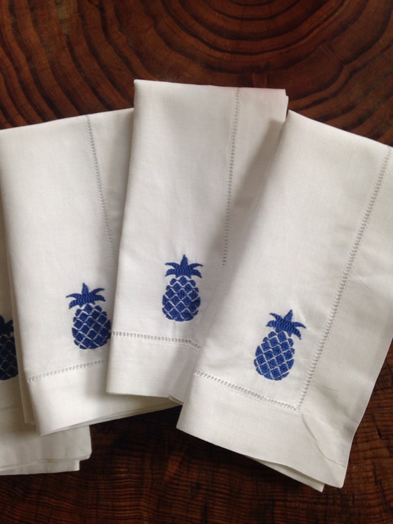 Linen Dinner Napkin with Embroiderd Pineapples - Set of 4 / Wedding Gift