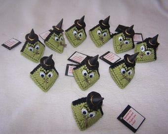 Witch Halloween Plastic canvas Party Favor/Ornament/ Gift Tag "Squeeze my cheeks" w/candy KISS!