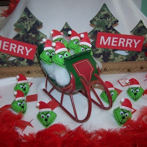 The Grinch Handmade Ornament &quot;Squeeze my cheeks&quot;  KISS! Plastic canvas.