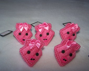 Little Piggy Ornament "Squeeze my cheeks" with candy KISS! Plastic canvas, party favor, gag gift