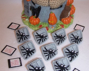 Spider Halloween Plastic canvas Party Favor/Ornament/ Gift Tag/Wine bottle decor "Squeeze my cheeks" w/candy KISS!