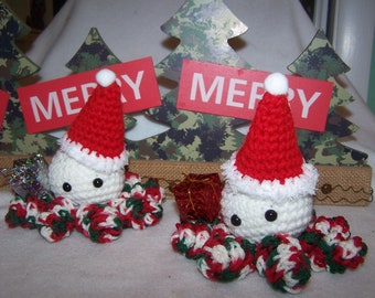 Christmas Octopus with hat with present, Amigurumi Crochet, wreath decor, gag gift, child toy