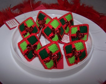 Christmas Gift Box/Present Ornament/ Gift Tag "Squeeze my cheeks" w/candy KISS! Plastic canvas Handmade