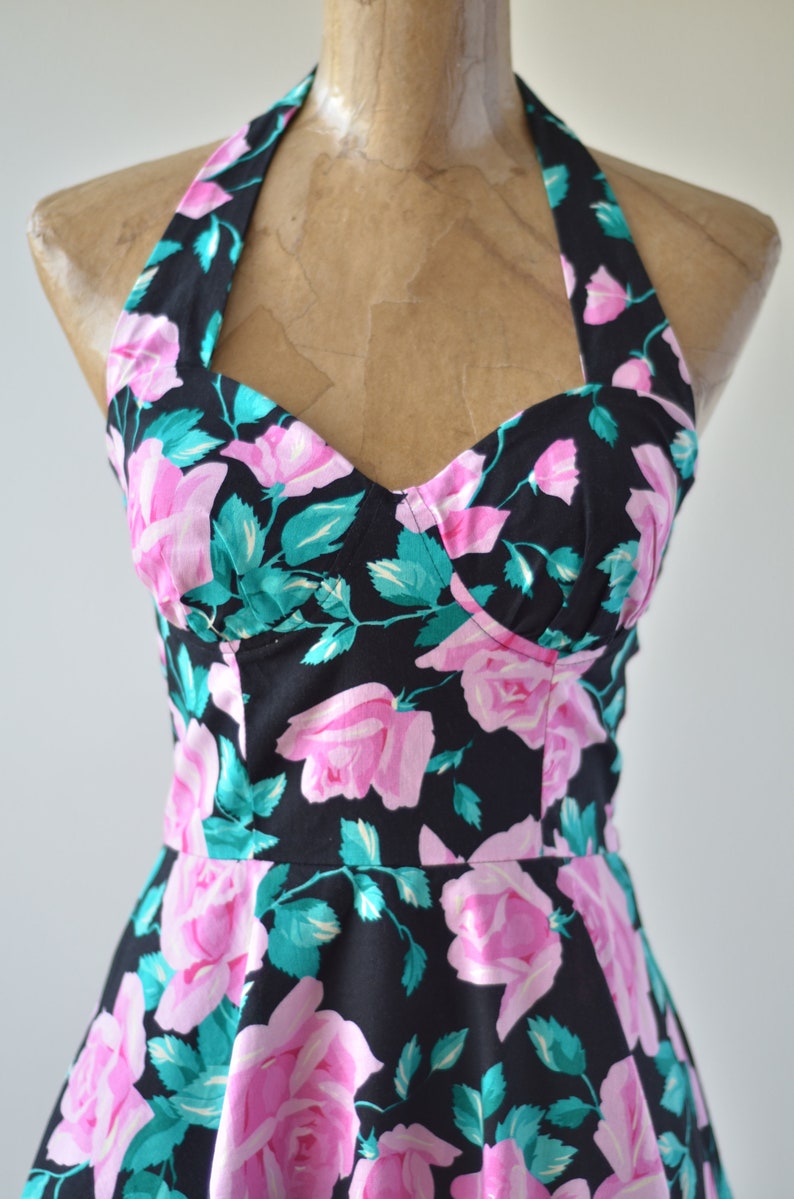 80s does 50s Vintage FLORAL SWEETHEART SUNDRESS by Weekend Halter Top Bustier Circle Skirt Pinup Black Pink Roses Cotton Mini Patio Dress