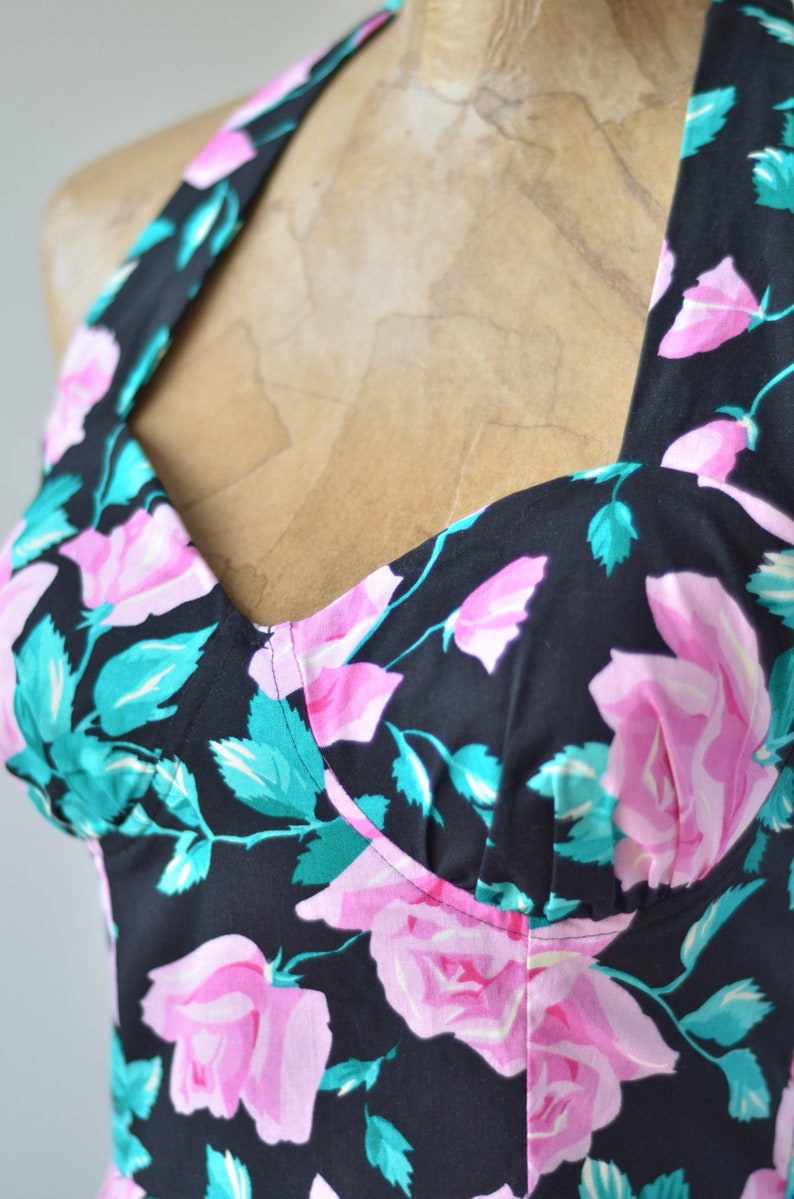 80s does 50s Vintage FLORAL SWEETHEART SUNDRESS by Weekend Halter Top Bustier Circle Skirt Pinup Black Pink Roses Cotton Mini Patio Dress