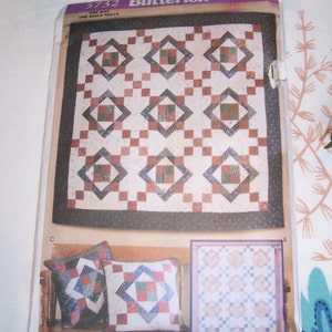 UNCUT!! Butterick 5732 Sewing Pattern Aunt Nancy&#39;s Quilt in 2 sizes with pillow