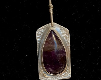 Colar de Ametista em Prata de Lei, Colar com Pedra de Nascimento de Fevereiro, Ametista Roxa Escura, Colar Artesanal, Colar em Formato de Gota
