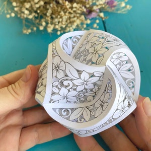 Triskele Paper Globe PAPERCUT (ręcznie) - wzór FLORAL - licencja osobista