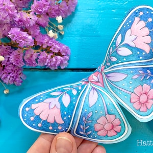Farfalle 3D con un tocco di arte popolare scandinava - un mestiere di carta - con modelli e istruzioni