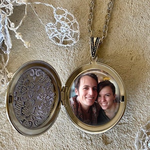 Petite Picture Locket Necklace - Personalized Photo Locket - Romantic Valentines Gifts - Custom Silver Jewelry - Etched Locket - Custom Gift