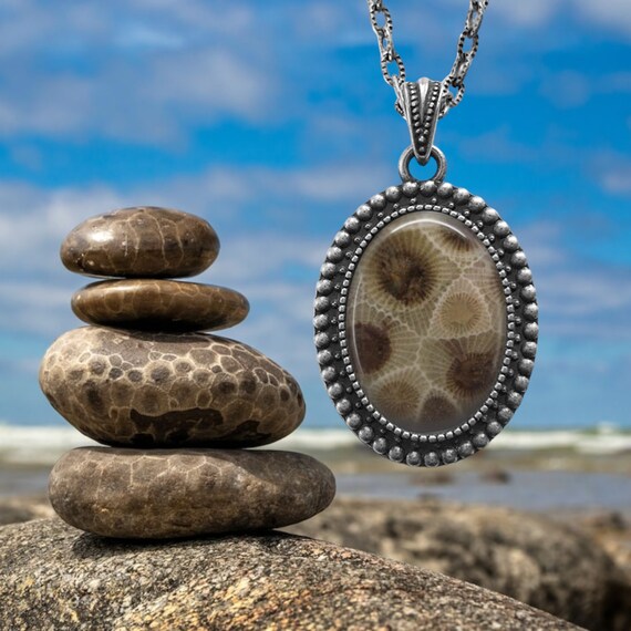 PETOSKEY STONE Image Pendant Necklace Oval Necklace Petoskey