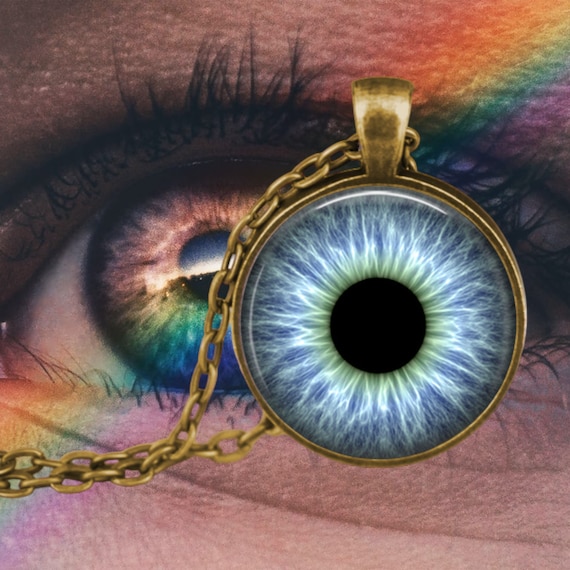 Necklace Third Eye – Short Story