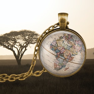 Collier globe Afrique vintage - pendentif globe old school - cadeau pour voyageur - bijoux globe continent africain - carte du globe terrestre