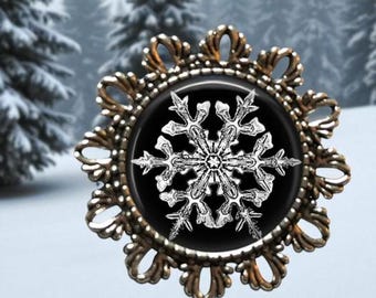 Snowflake Brooch Pin: Winter Christmas Jewelry - Silver Finish